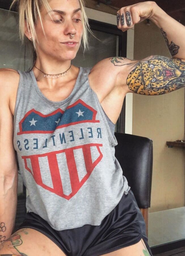 FITNESS tattoo artist/supercool chick ELLA ANNE KOCIUBA