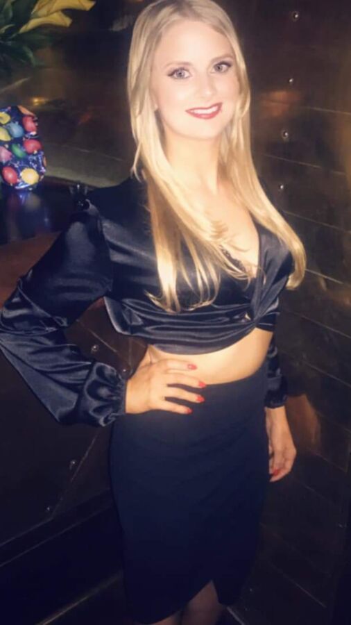 Blonde Bimbo Sarah