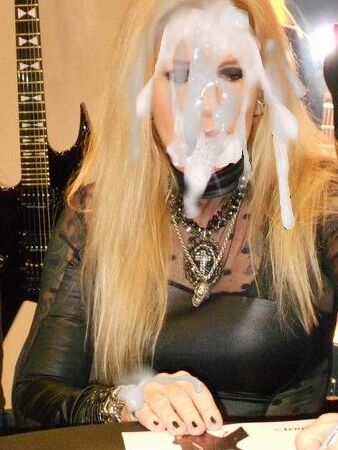 Lita Ford sperme faciale