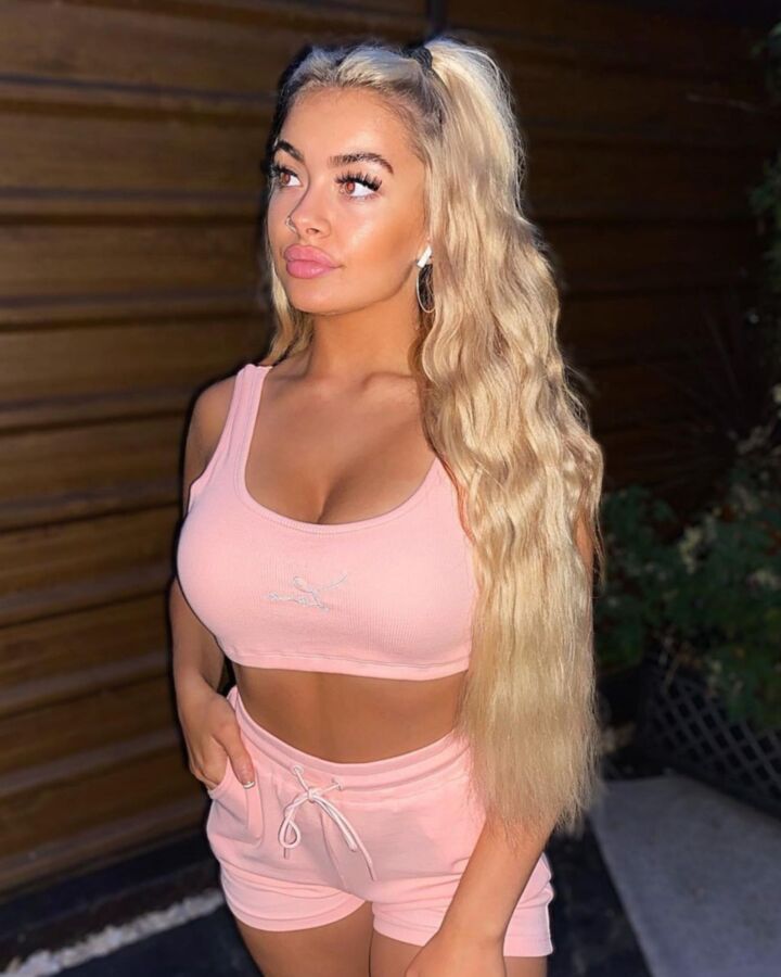 Meaty thicc bimbo chav slag Gill deserves to be on pornsites