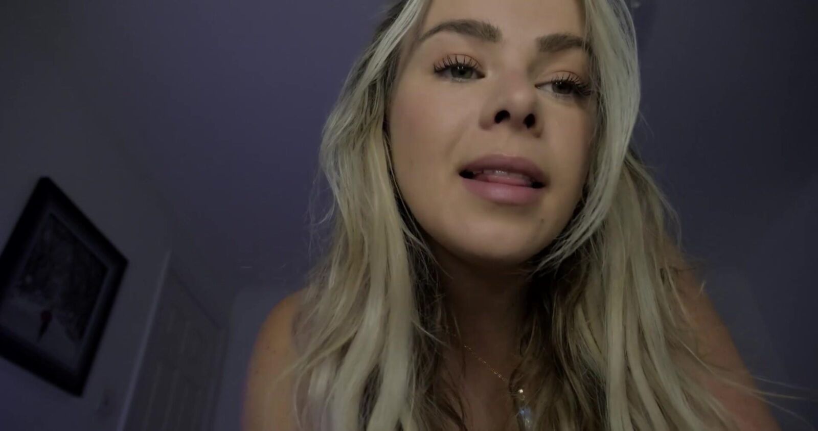 Murmullos escoceses ASMR Masaje sensual en la cama Lauren Woods