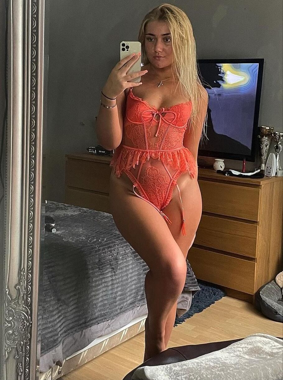 Selfies en lingerie blonde sexy Chav