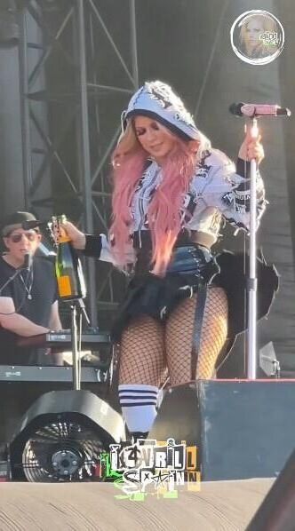 Avril Lavigne upskirts 2