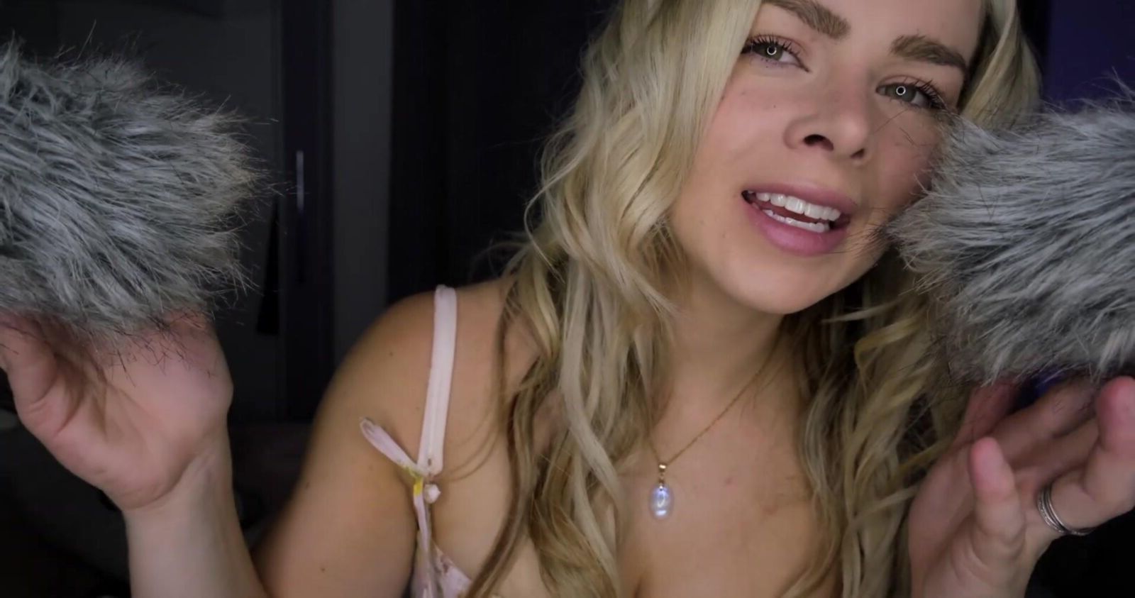 Murmures écossaises ASMR personnelles dans sa chambre Lauren Woods