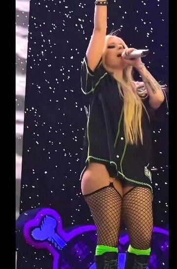 Avril Lavigne upskirts 2