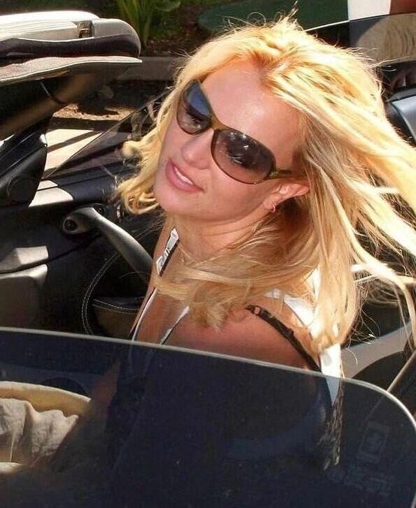 Blonde Gigamilf Britney