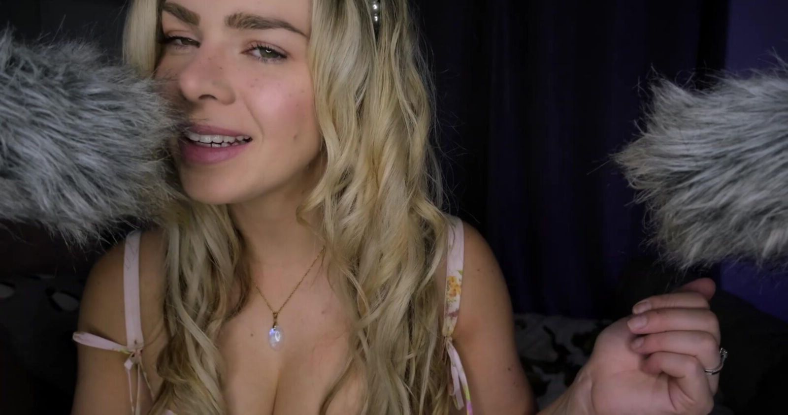 Murmures écossaises ASMR personnelles dans sa chambre Lauren Woods