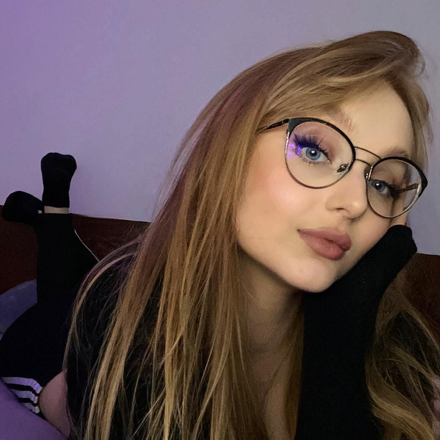 Asia süßer blonder Insta-Teenager