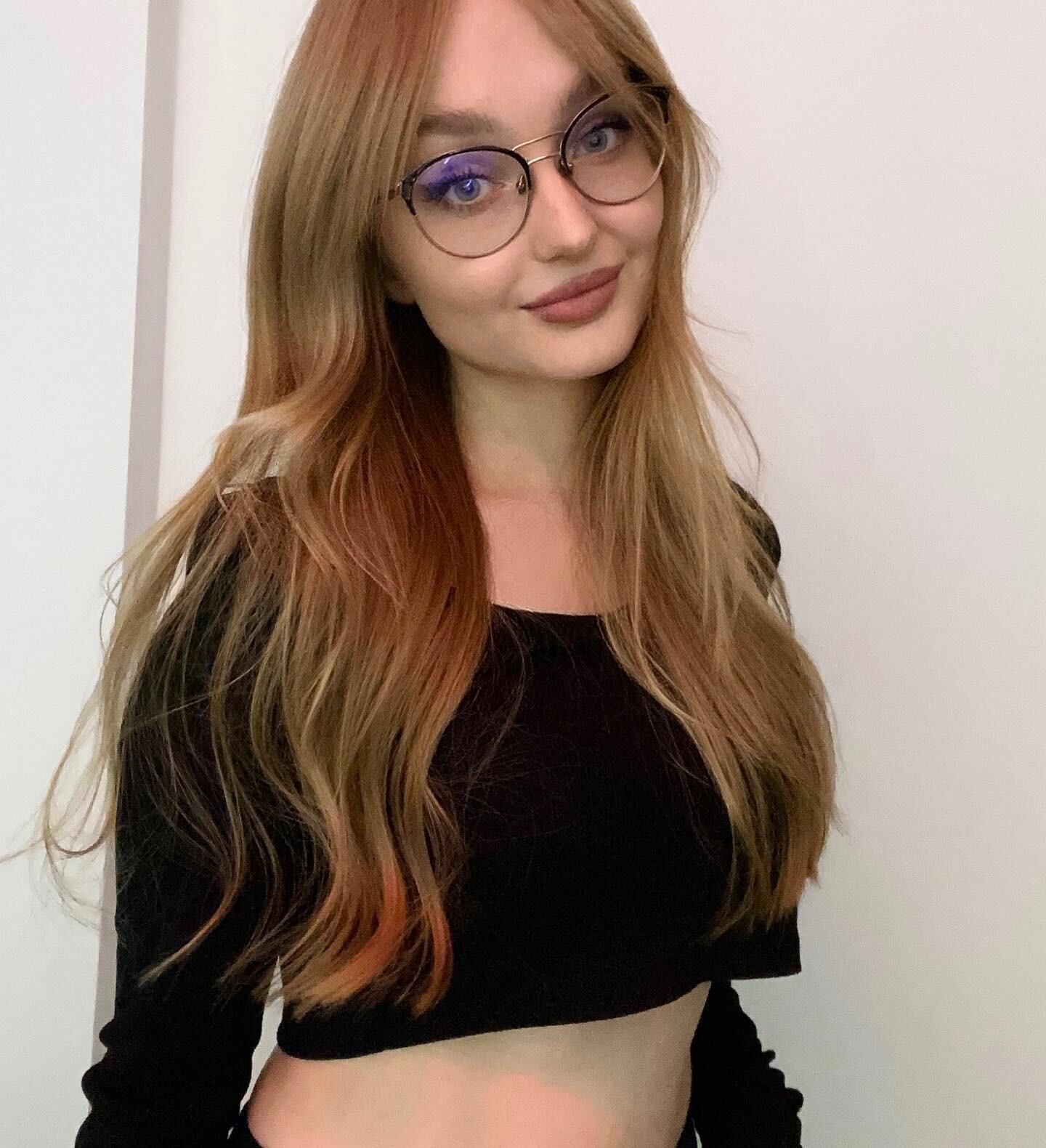 Asia süßer blonder Insta-Teenager