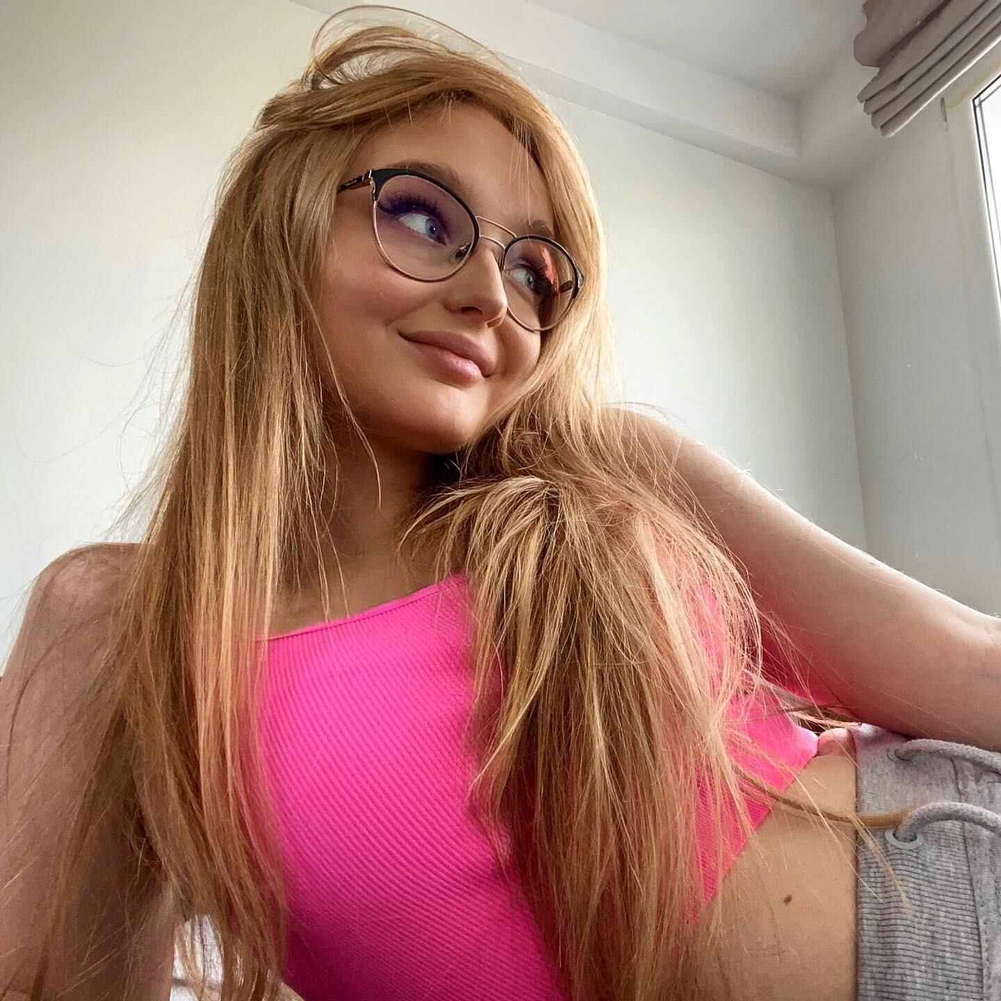 Asia süßer blonder Insta-Teenager