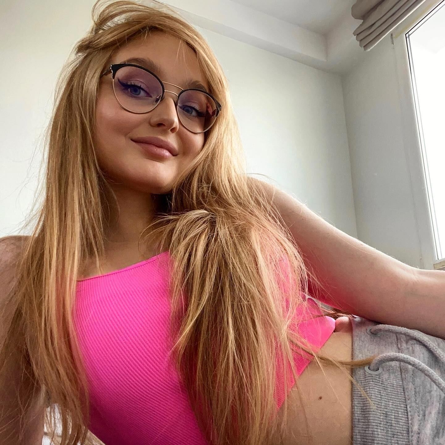 Asia süßer blonder Insta-Teenager