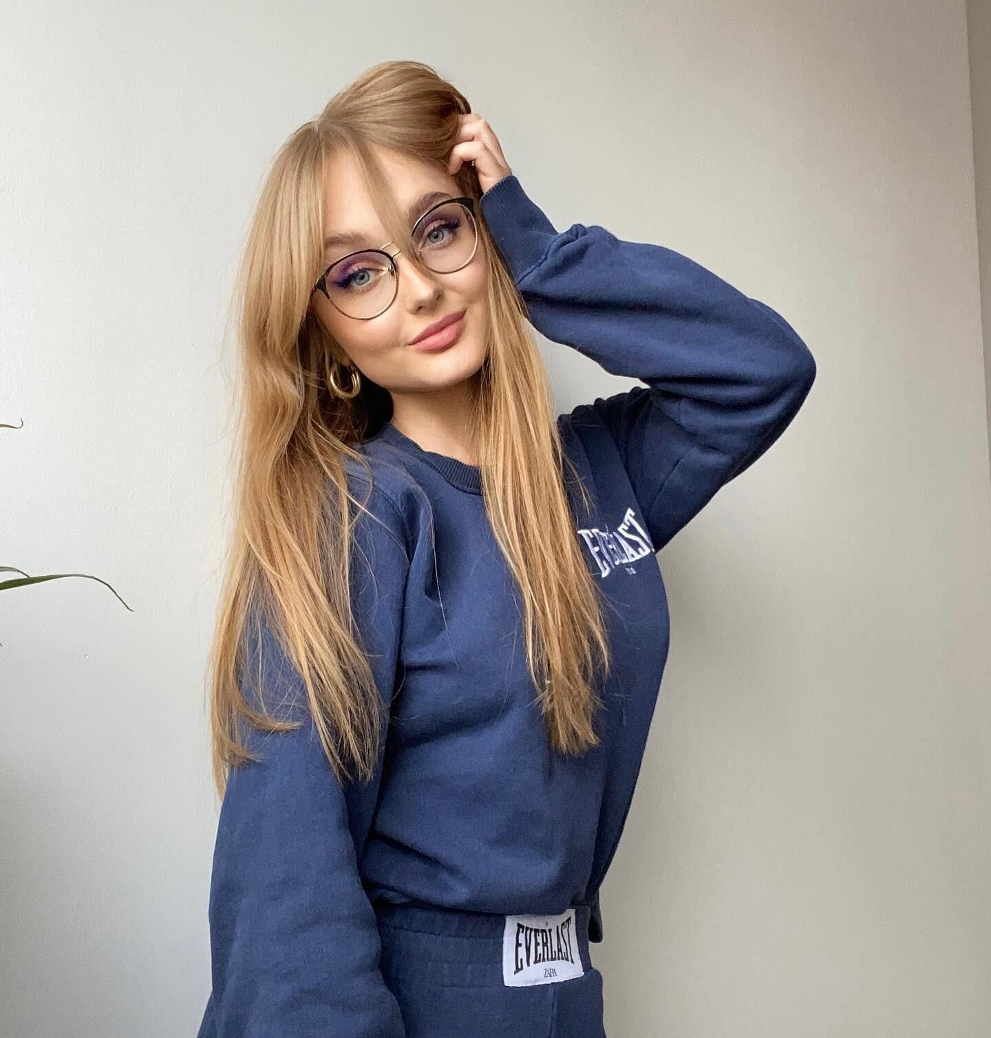 Asia süßer blonder Insta-Teenager