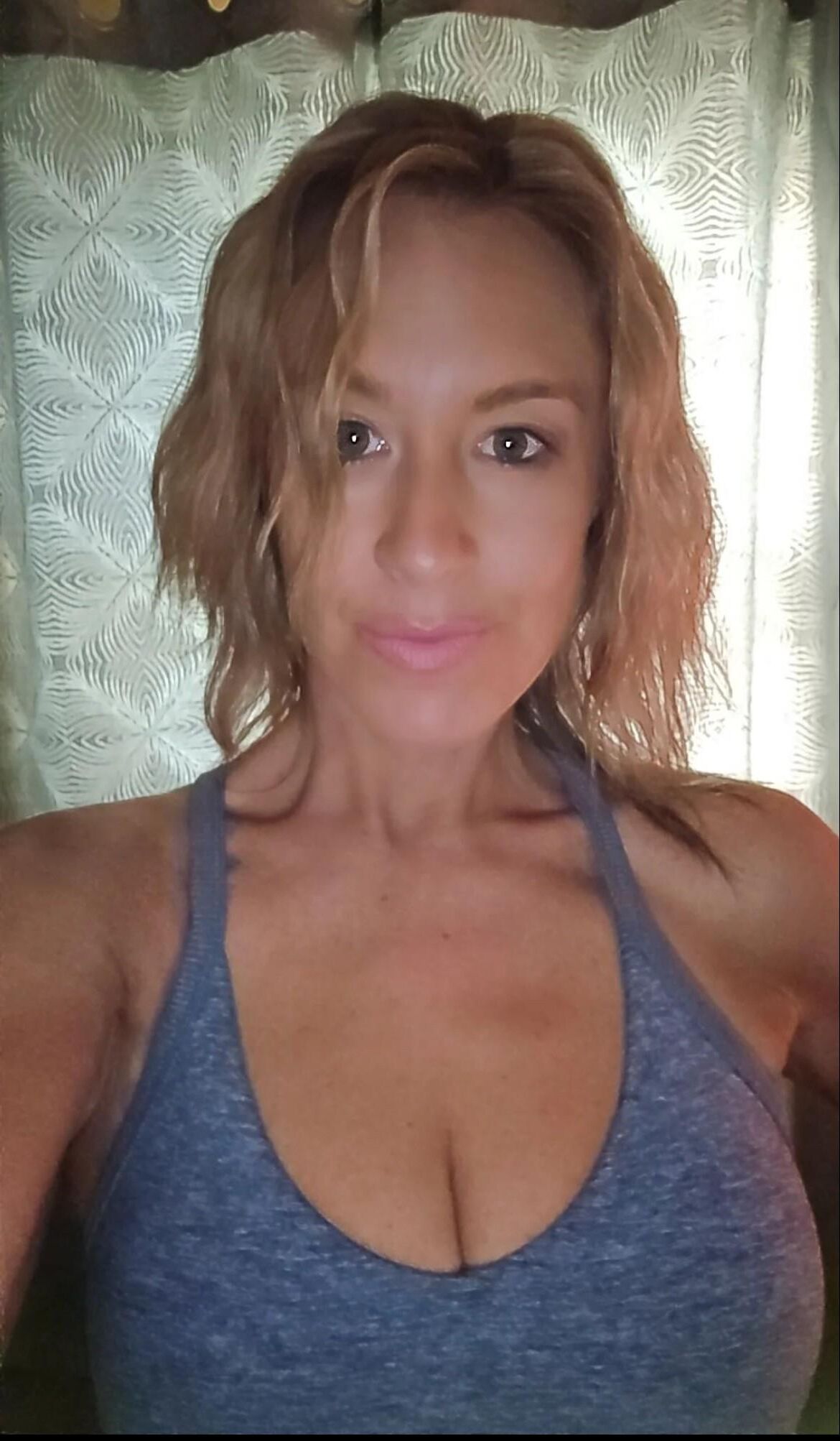 Busty MILF 