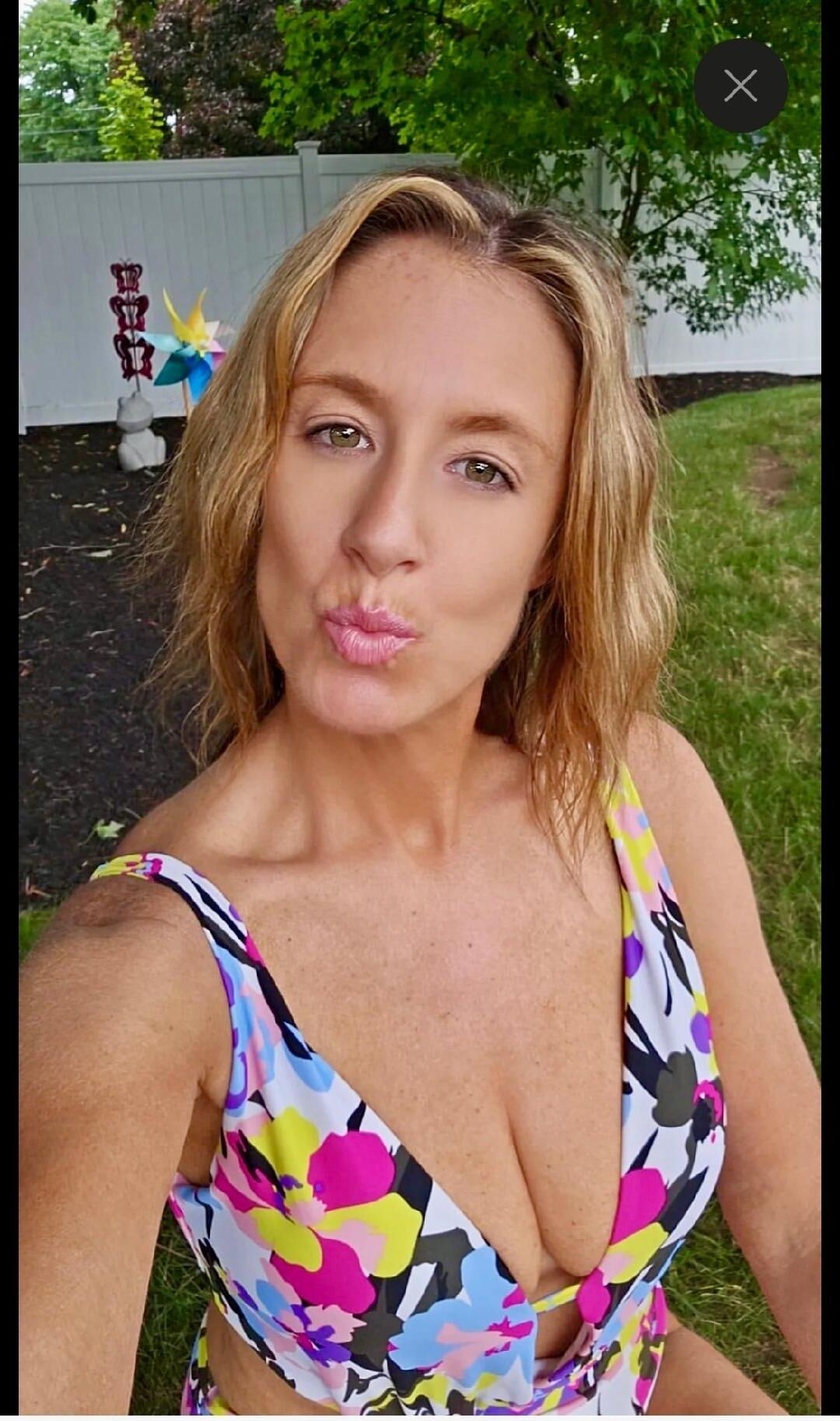 Busty MILF 