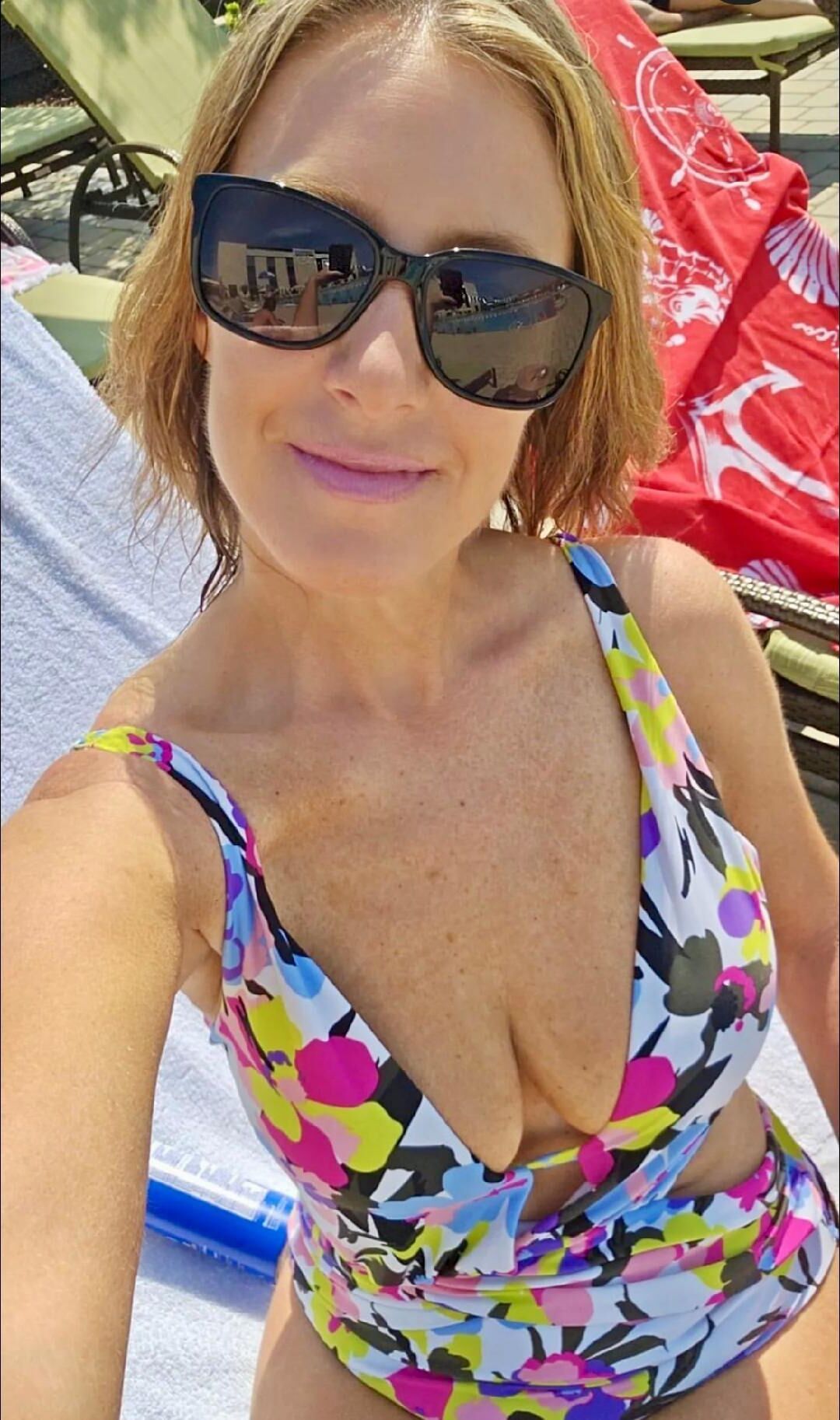 Busty MILF 