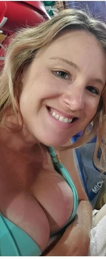 Busty MILF 