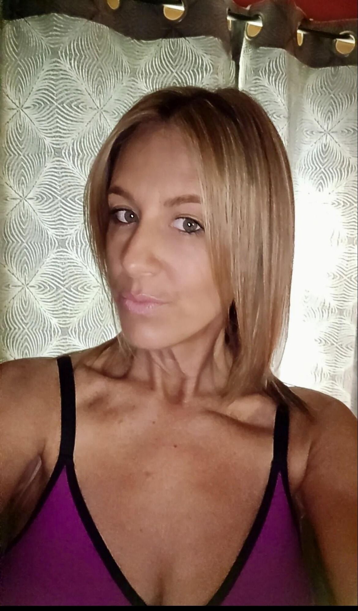 Busty MILF 