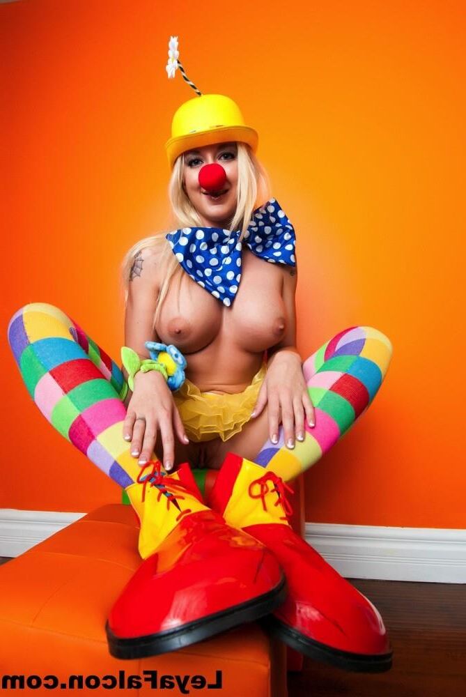 dont clown around girl posing naked Leya Falcon