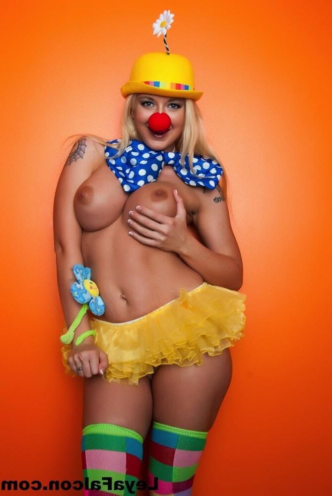 dont clown around girl posing naked Leya Falcon