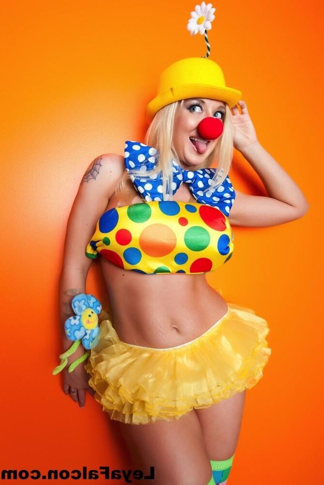 dont clown around girl posing naked Leya Falcon