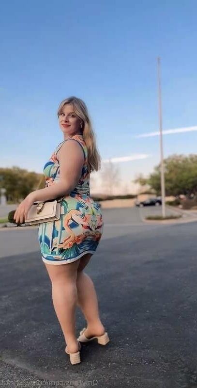 CurvyKrista Riesiger Arsch, Schönheit, blonde MILF, gemischte heiße Aufnahmen