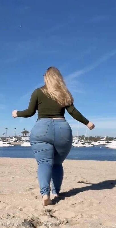 CurvyKrista Huge Ass Beauty Blonde Milf Mixed Hot Shots