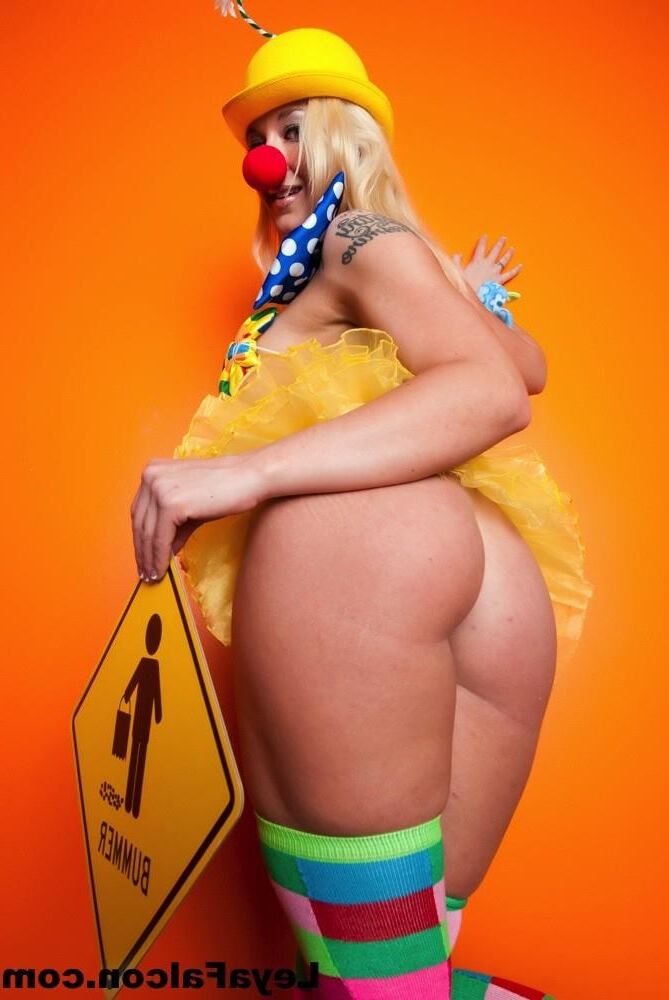 dont clown around girl posing naked Leya Falcon