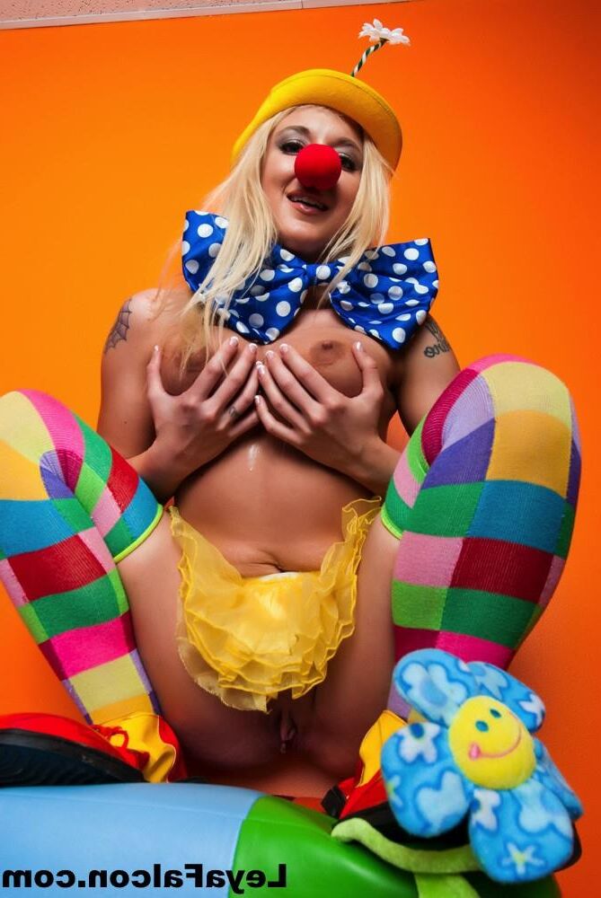 dont clown around girl posing naked Leya Falcon