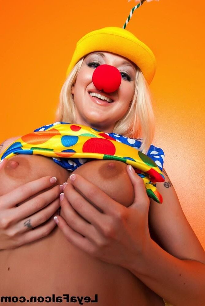 dont clown around girl posing naked Leya Falcon