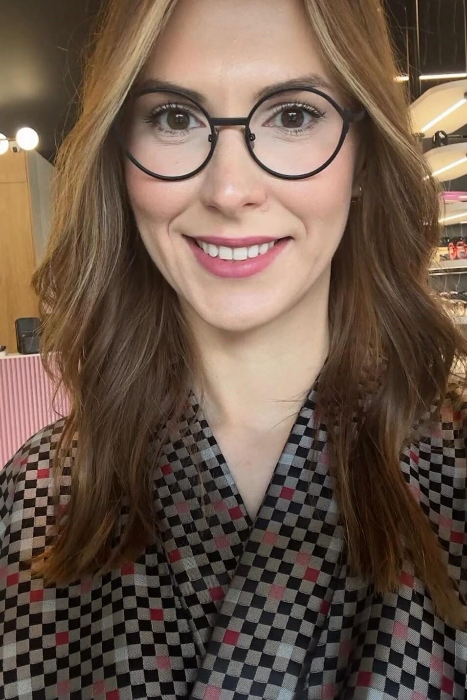 Beautiful MILF in glasses