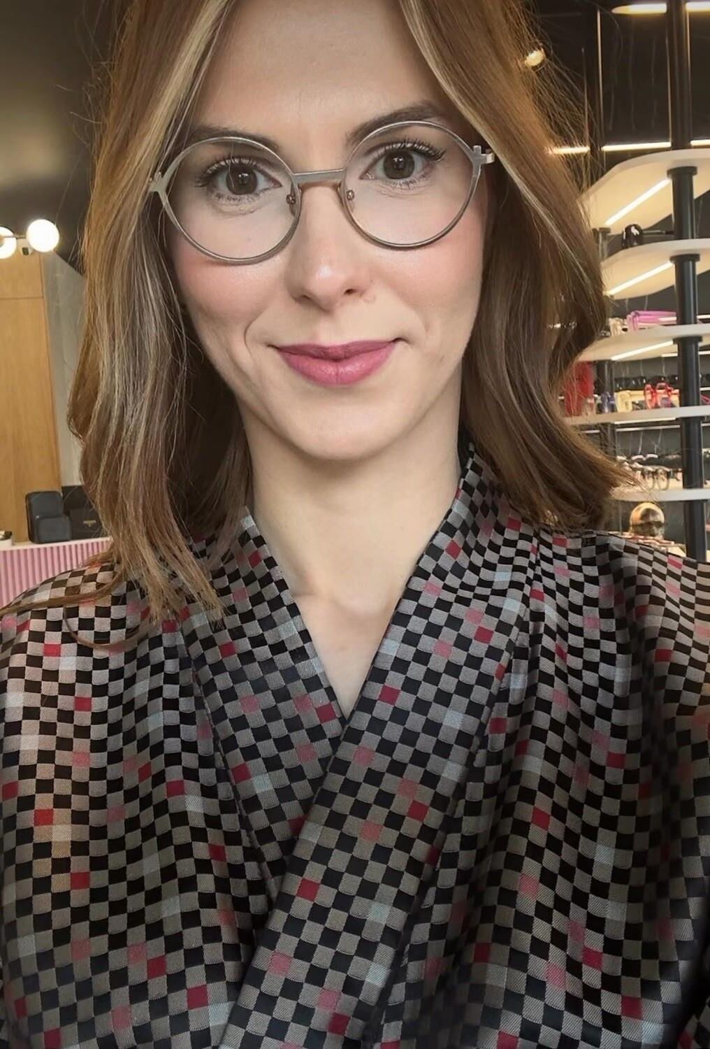 Beautiful MILF in glasses