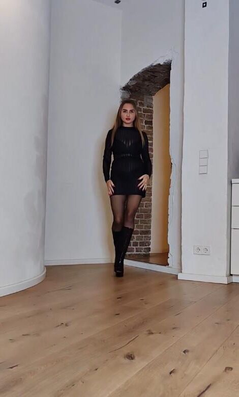 Lena porte des collants