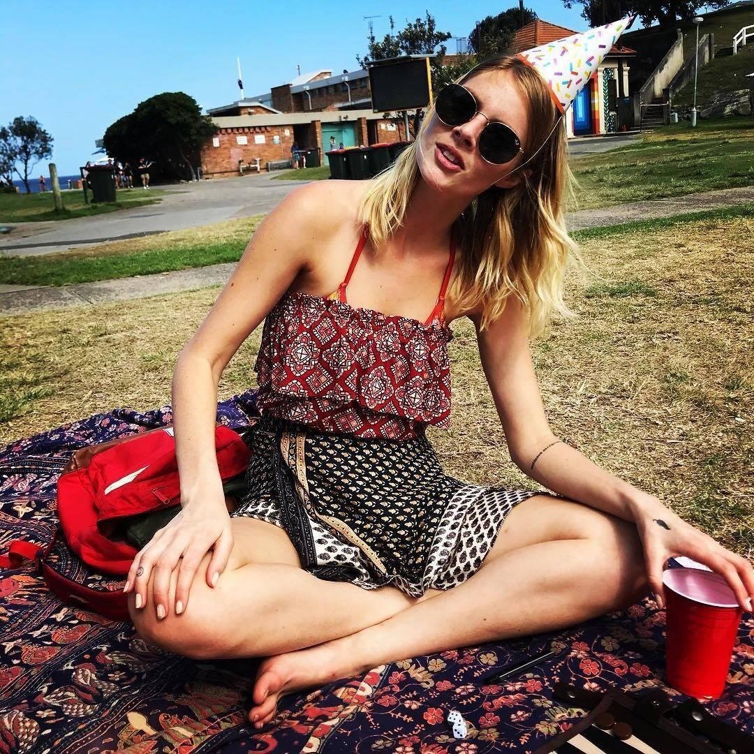 Beauty & Feet: Samara Weaving