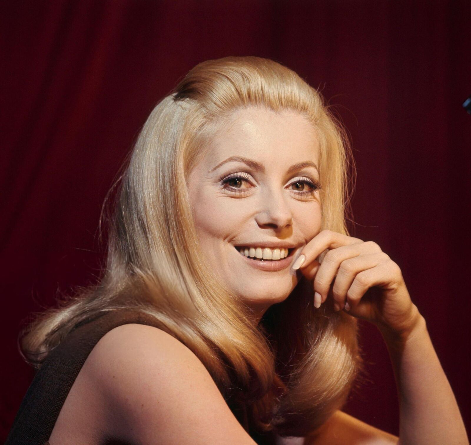 Ongles Catherine Deneuve