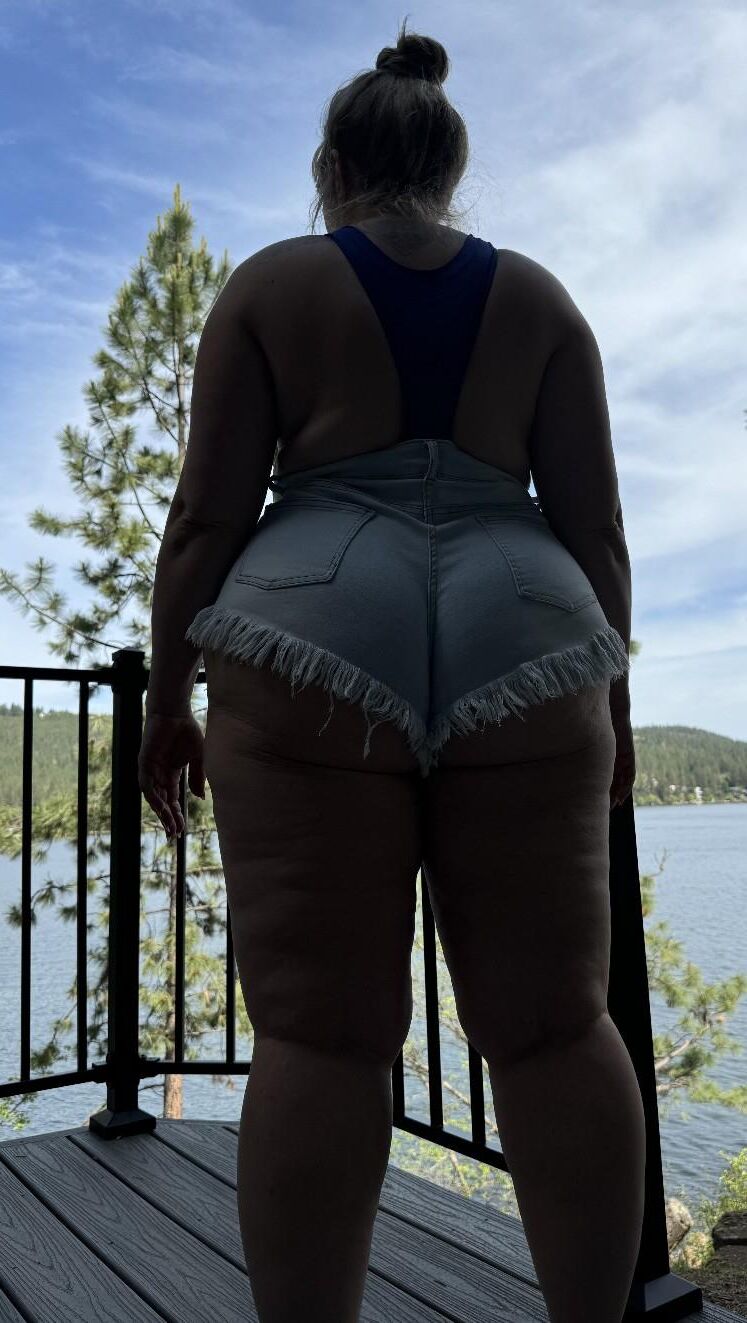 Mega Booty Pawg MILF