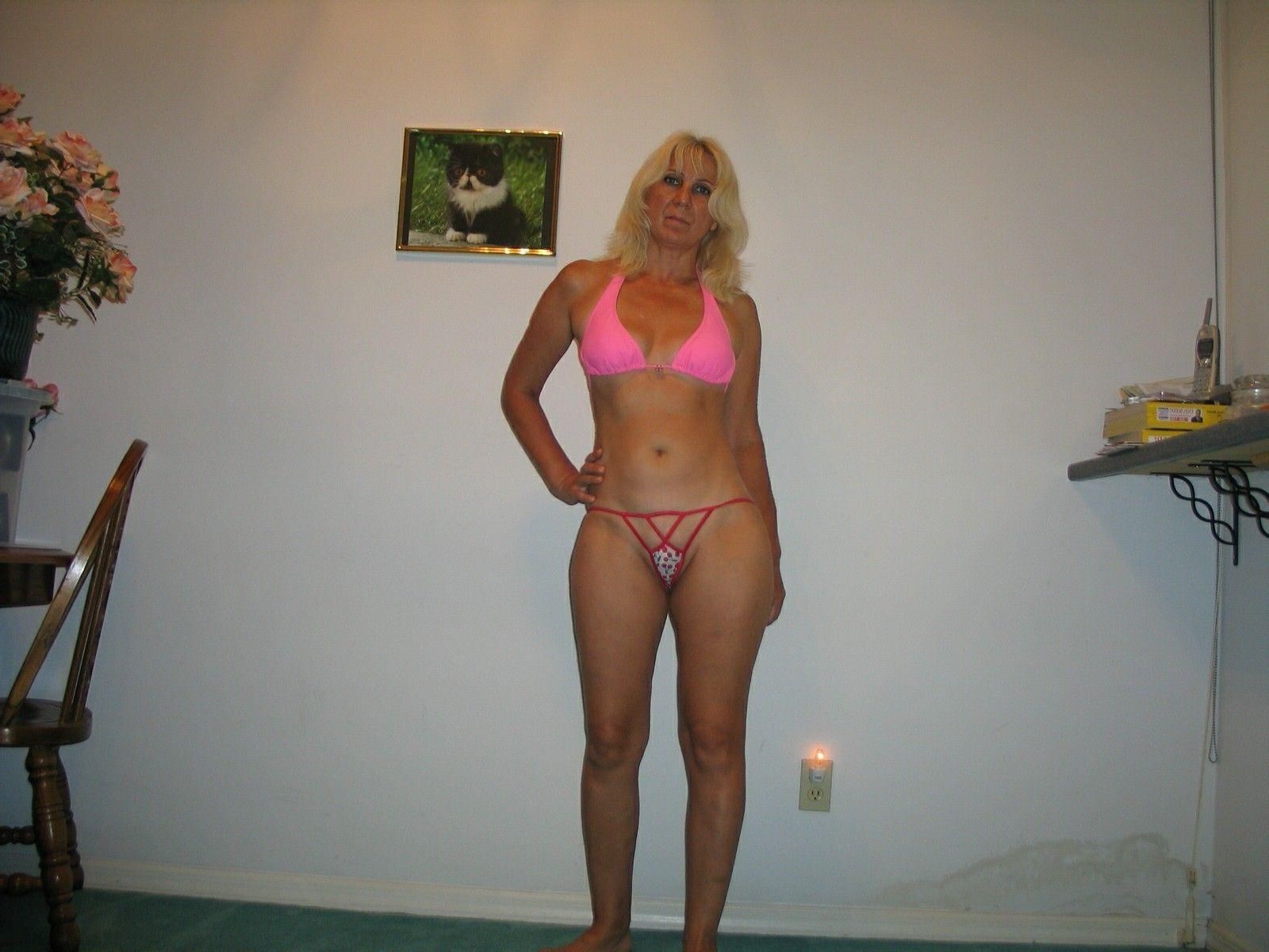 Blonde mature Lenna