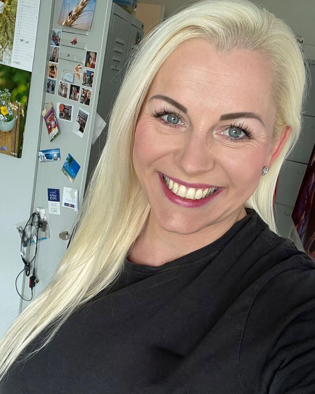 Vollbusige blonde deutsche MILF