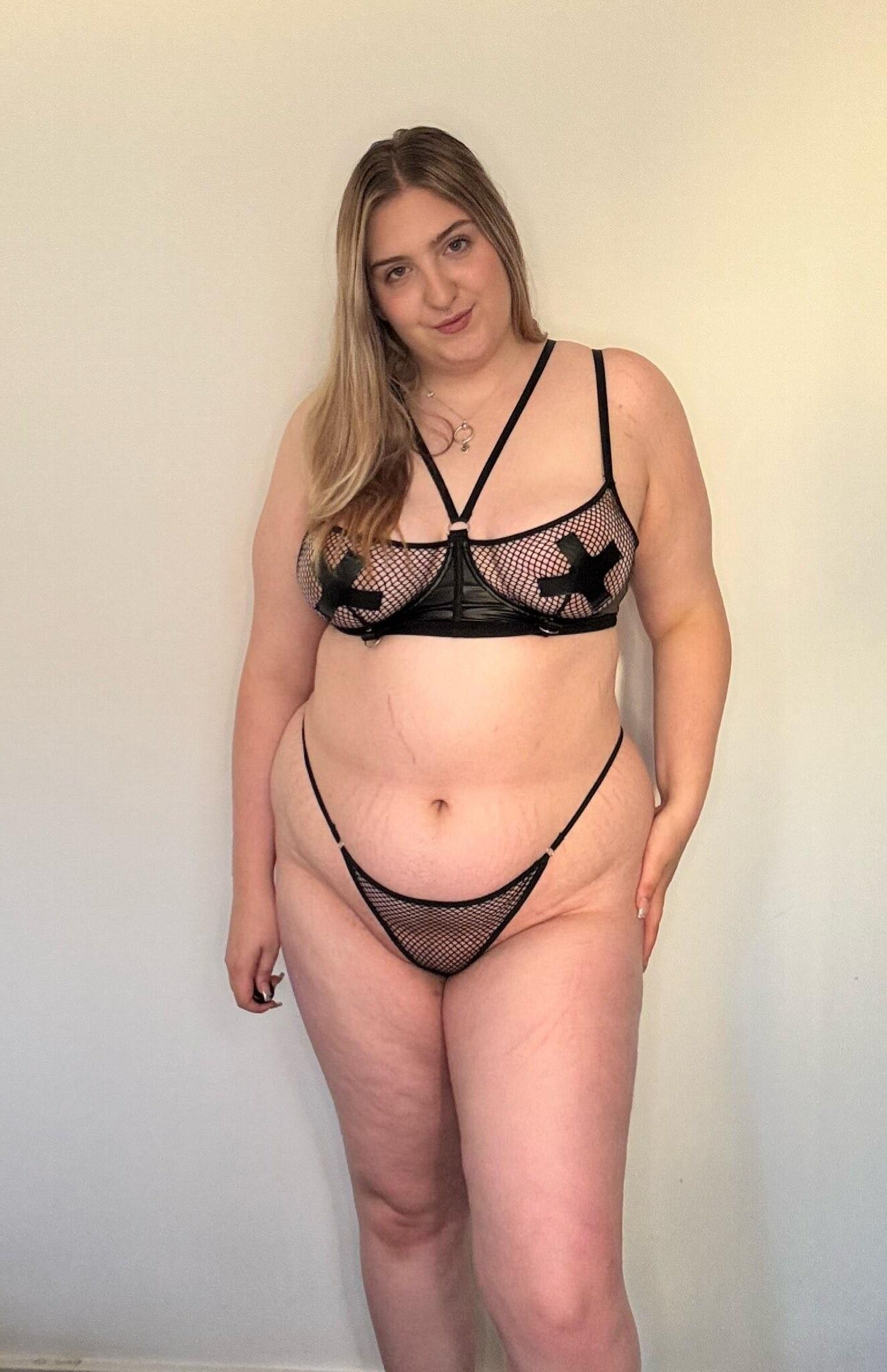 Blonde britische BBW MIA ROSE