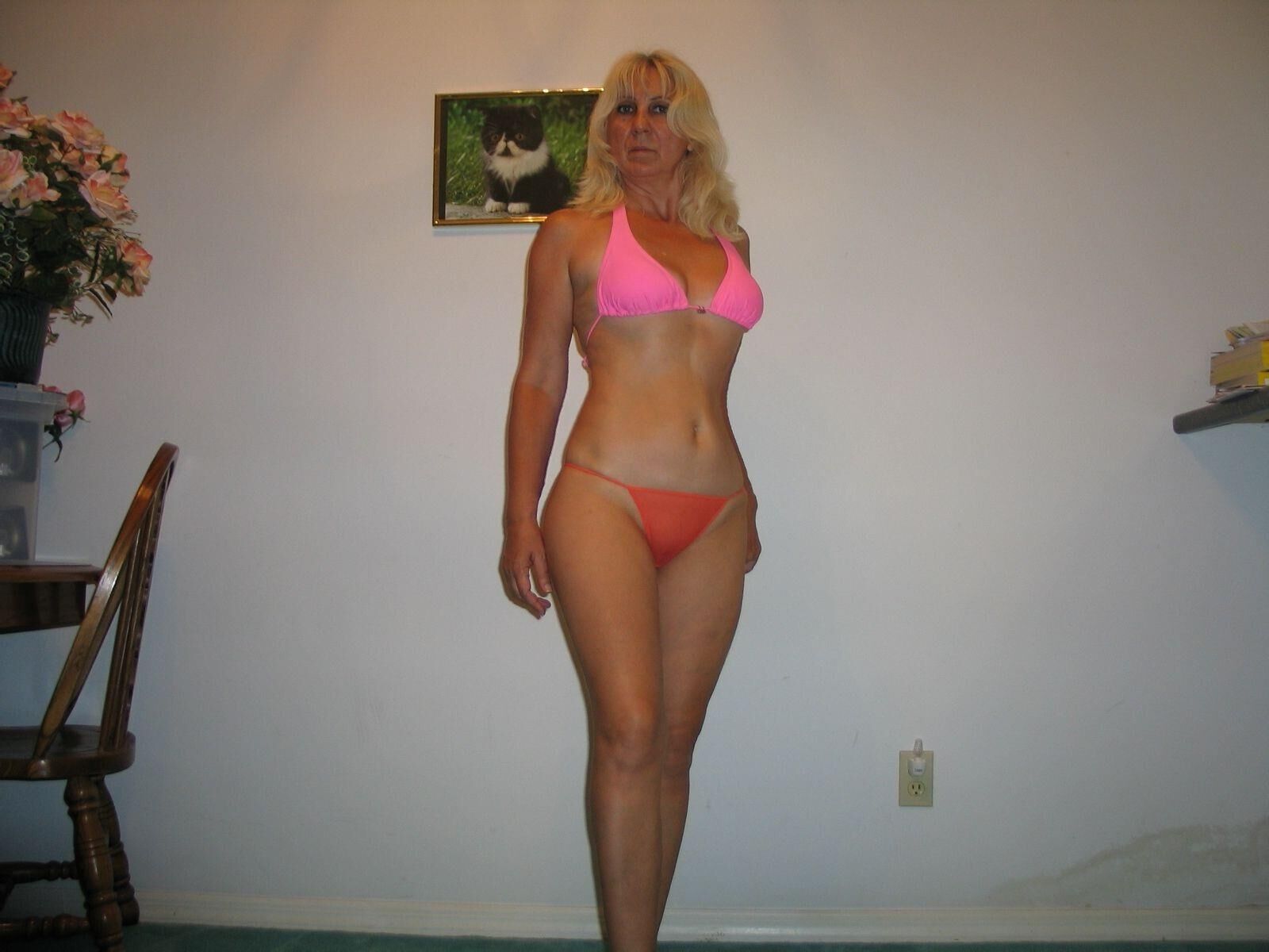 Blonde mature Lenna