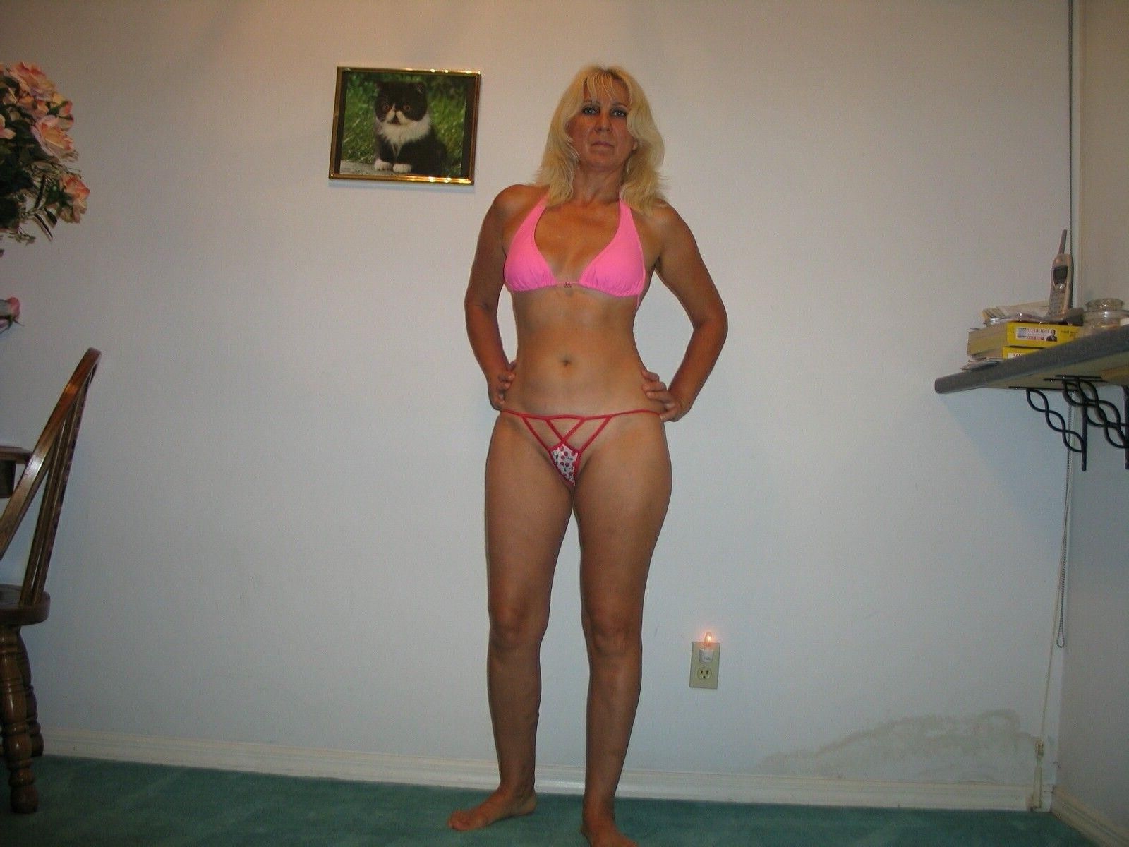 Blonde mature Lenna