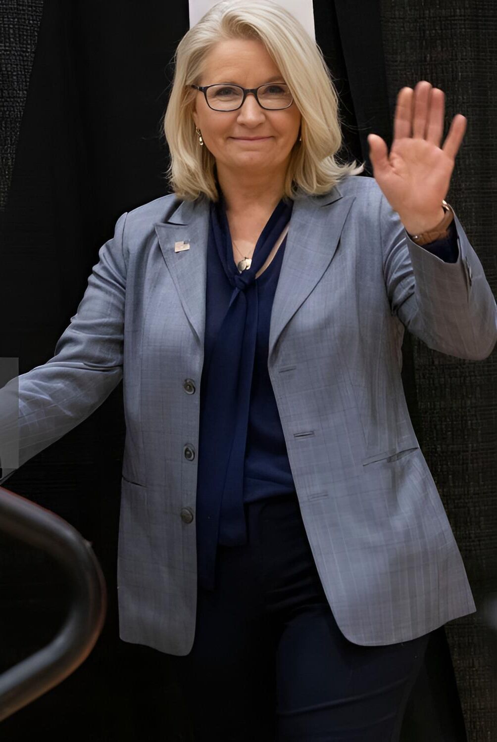 Liz Cheney (Algunas IA mejoradas)