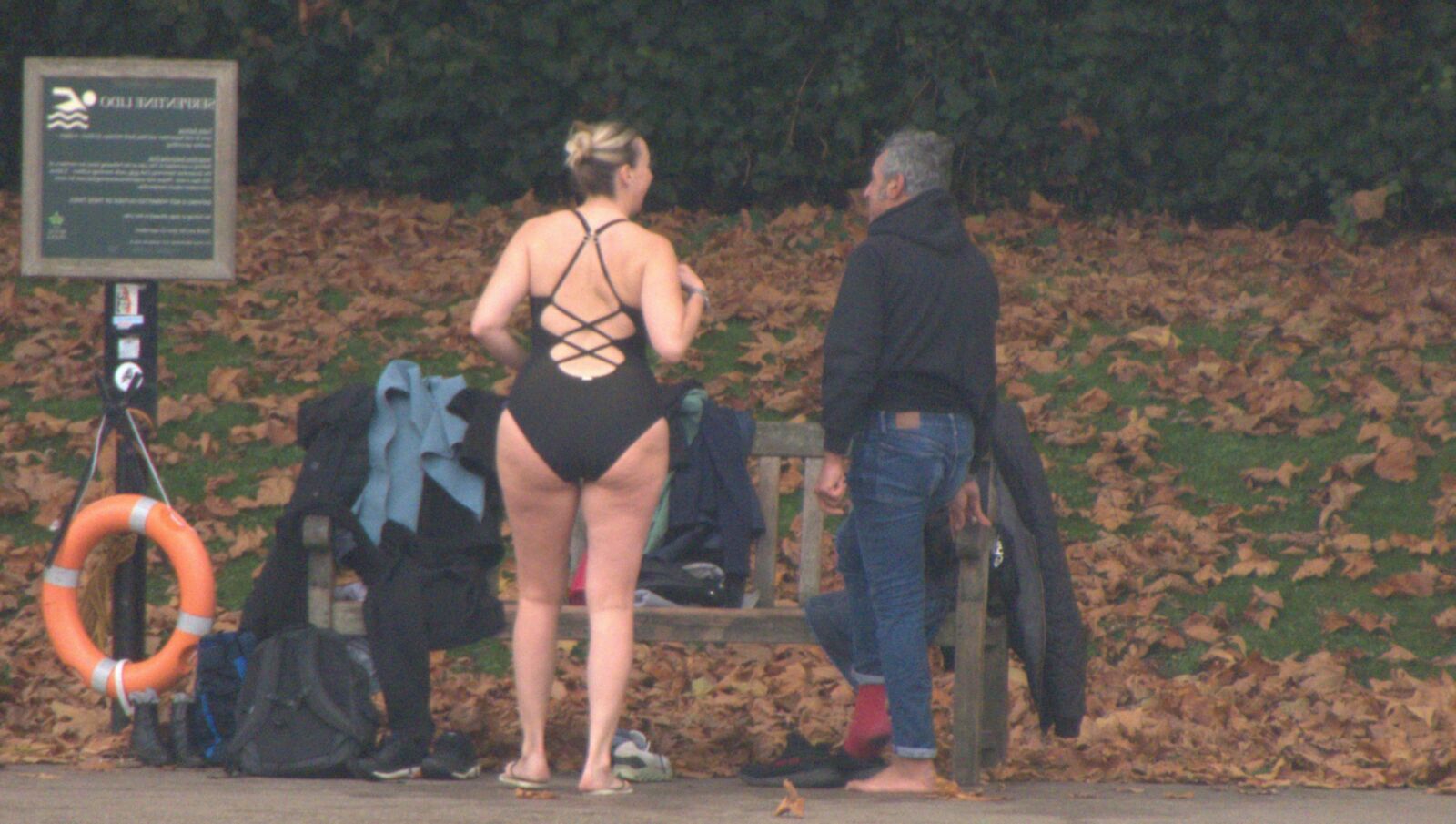 Blondi geht schwimmen