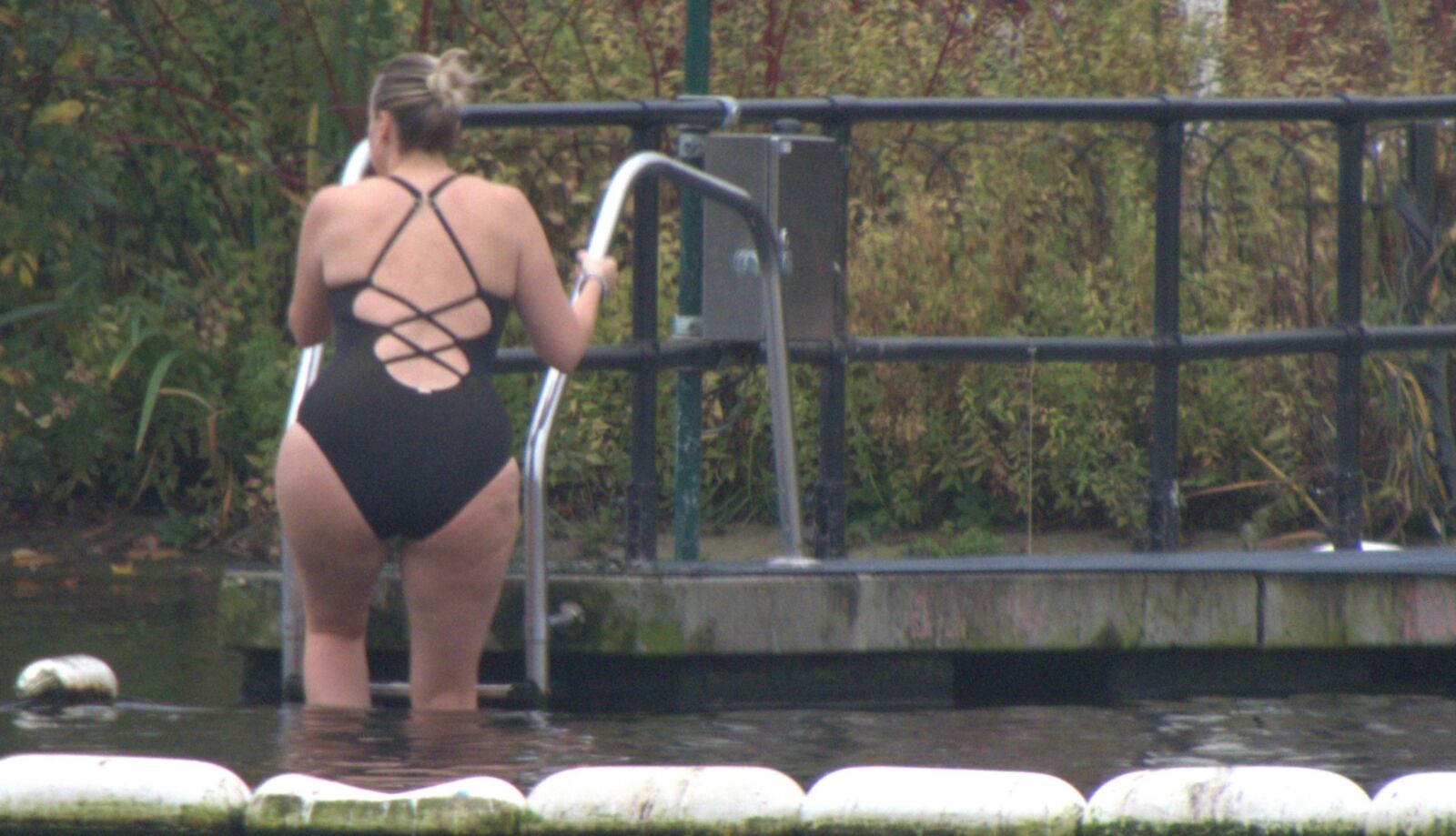 Blondi geht schwimmen