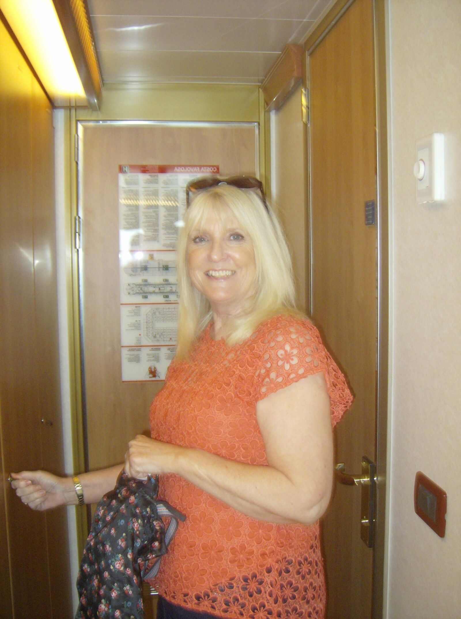 Louise Blonde MILF from the UK 