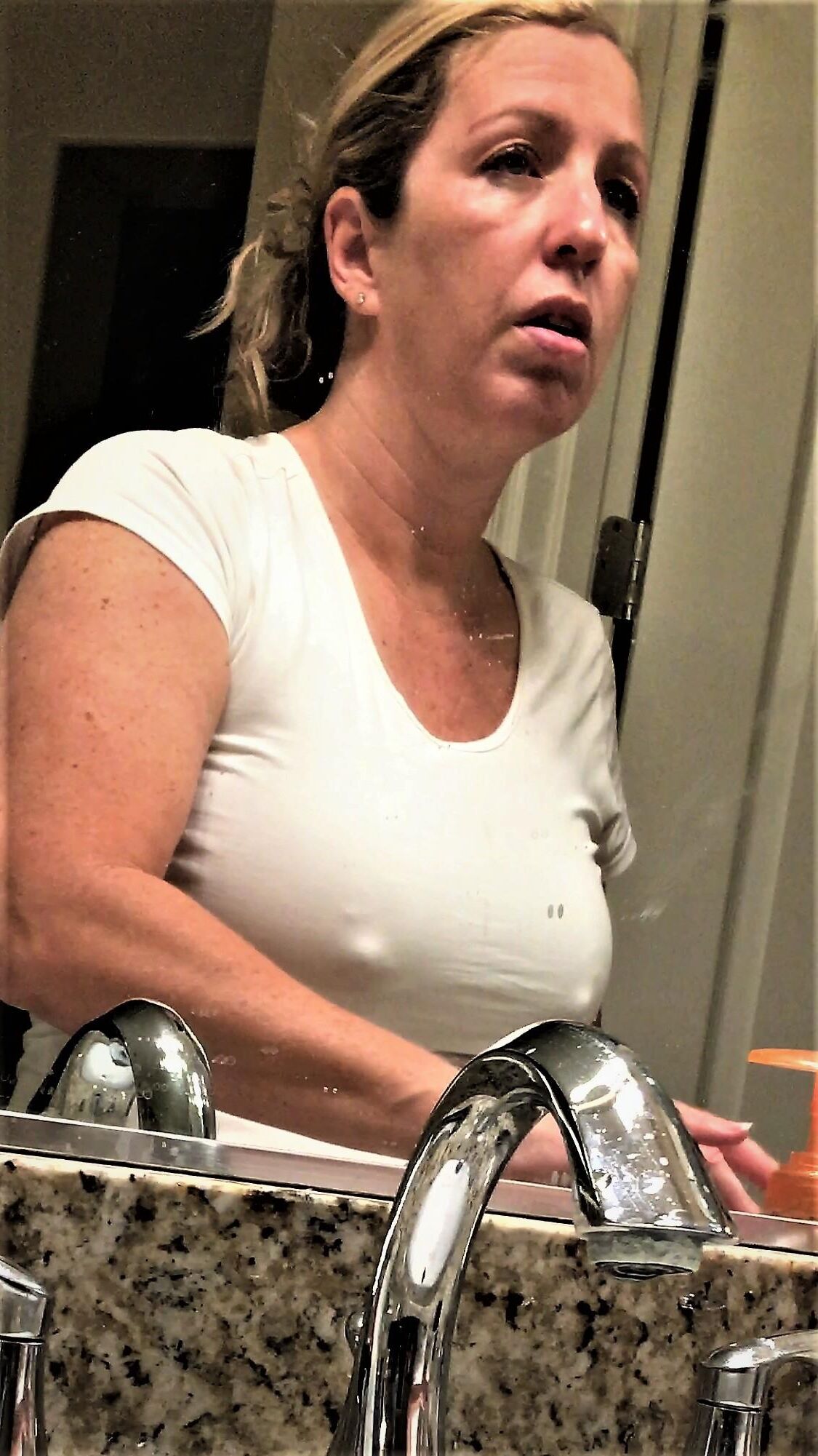 Renee Plus de Seins et de Mamelons