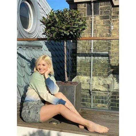 Göttin Holly Willoughby sexy Beine