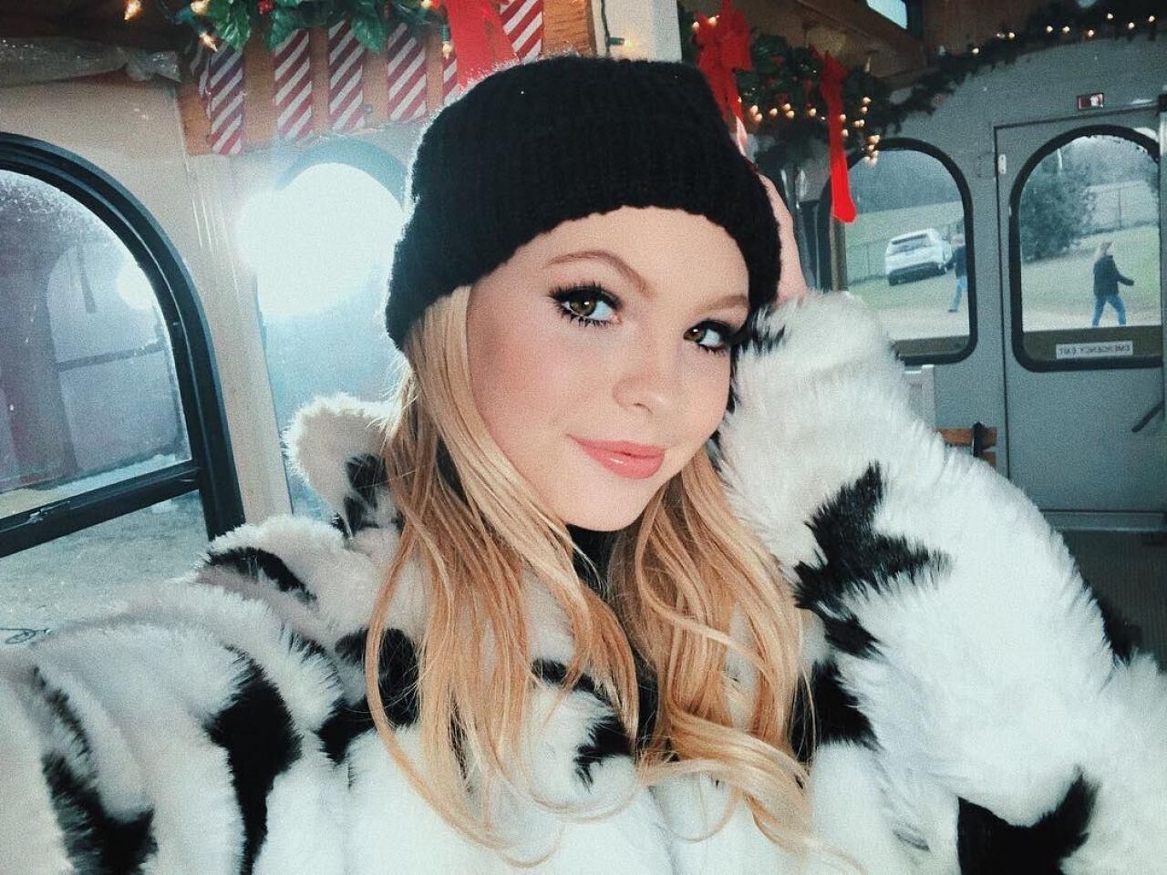 Jordyn Jones Teaser de Noël.