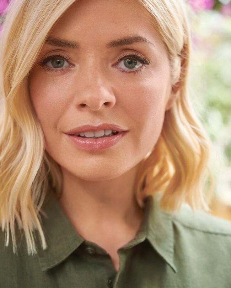 Лицо блондинки-бомбы Holly Willoughby заставляет тебя кончить