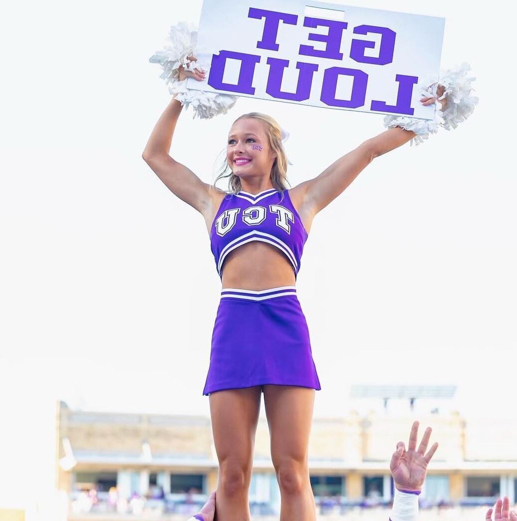 Kaylee, pom-pom girl d'université (uniforme) (Bikini)