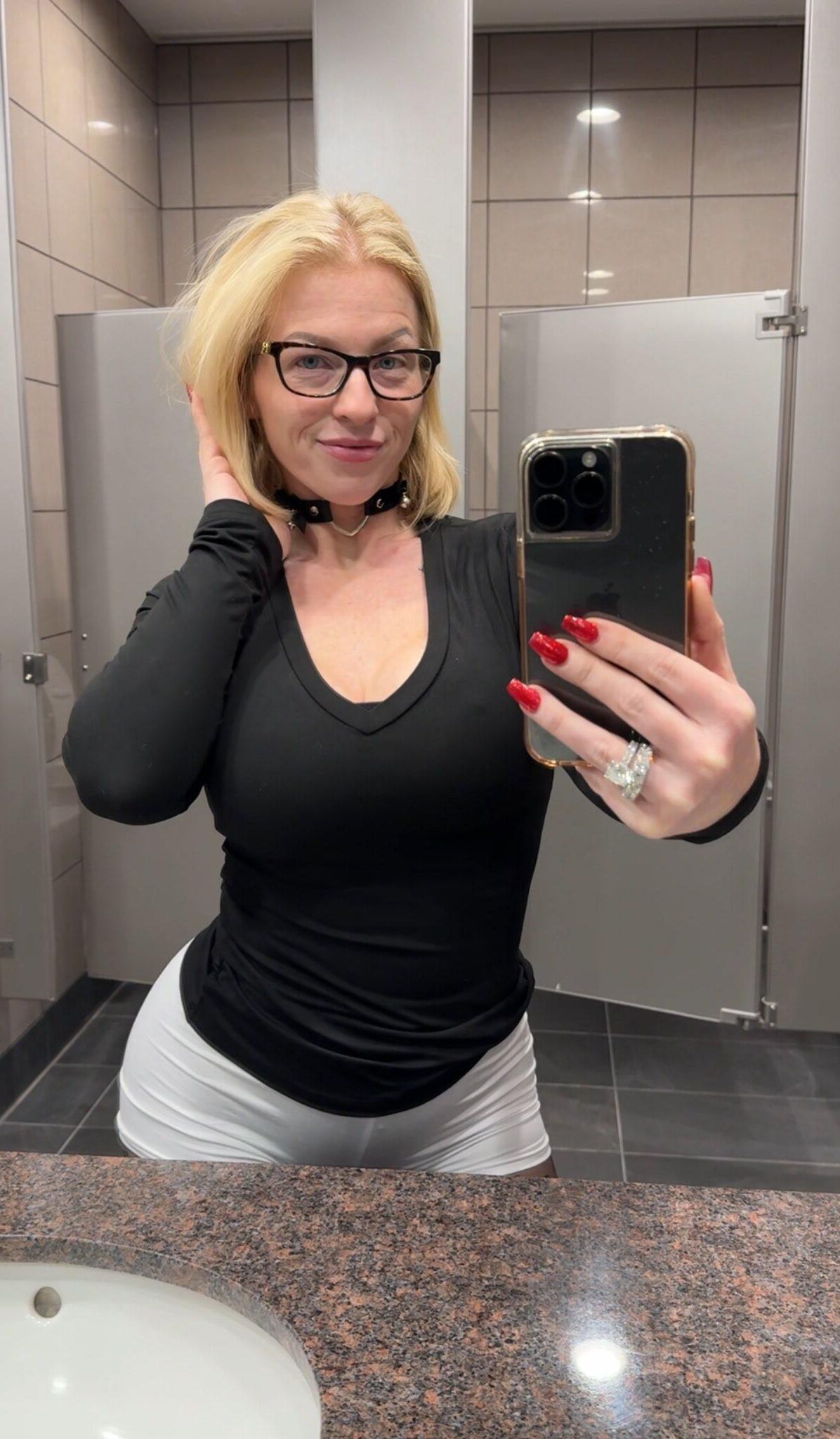 Victoria Gran Culo Enormes Tetas Sexy Rubia Milf Con Gafas Mixta S